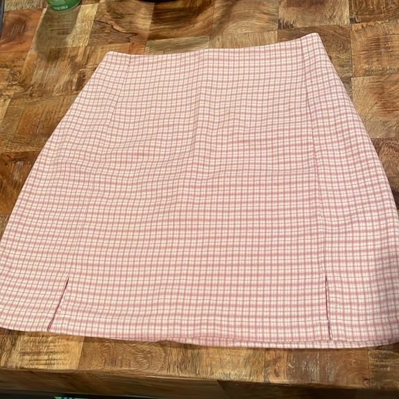 Very cute pink plaid skirt - Picture 1 of 4